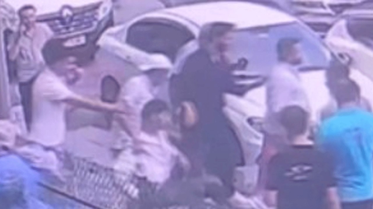 İnatlaşmanın sonu kazayla bitti! Çevredekiler yardıma koştu!