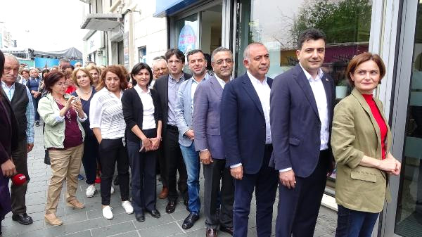 İnce'ye para yatırmak için sıraya girdi, Erdoğan'a para yatırdı