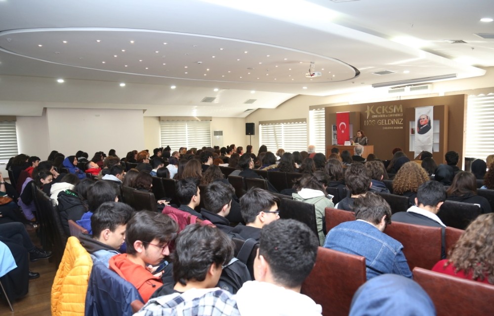 İnci Aral Dünya Öykü Günü’nde Küçükçekmecelilerle buluştu 
