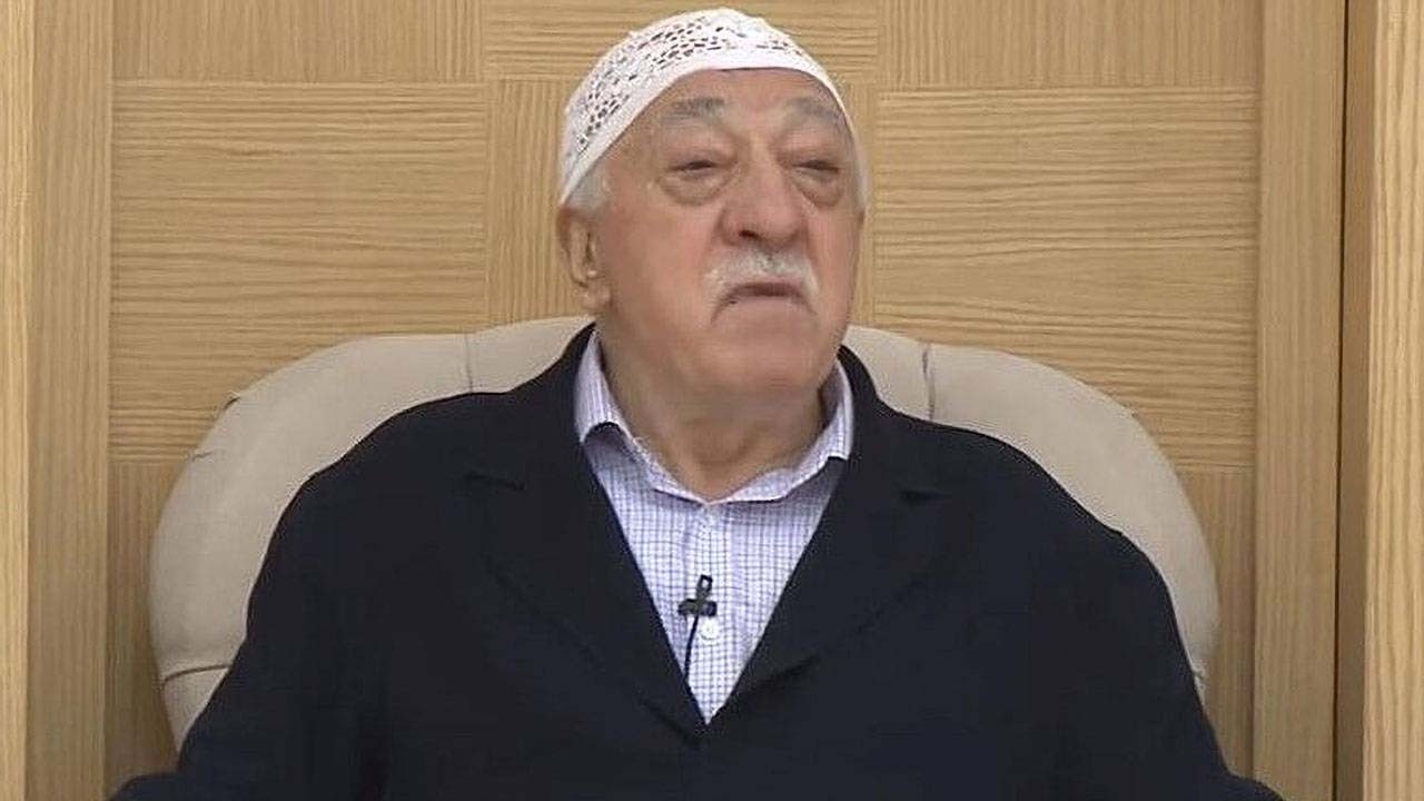 İncil'den pasajlar okundu! Papaz uğurladı