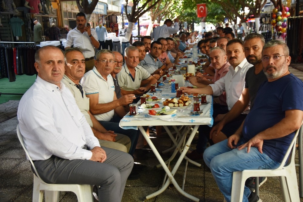 İncirliova Sevgi Yolu esnafı, Başkan Kaya ile bir araya geldi 