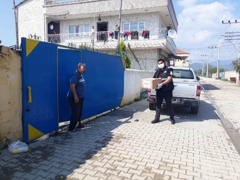 İncirliova’da 480 haneye gıda paketi dağıtıldı 