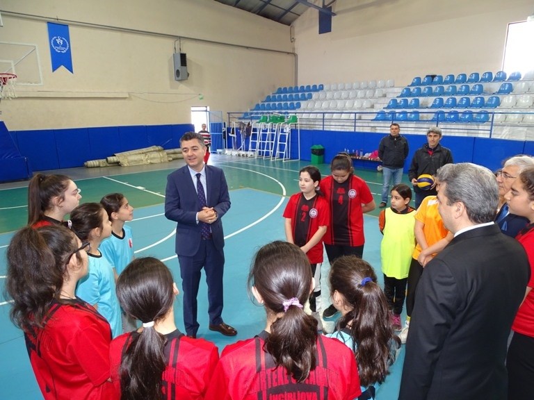 İncirliova’da voleybol turnuvası başladı 
