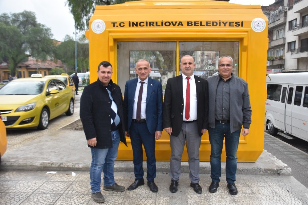 İncirliovalı taksicilerin durak sorununu Başkan Kaya çözdü 