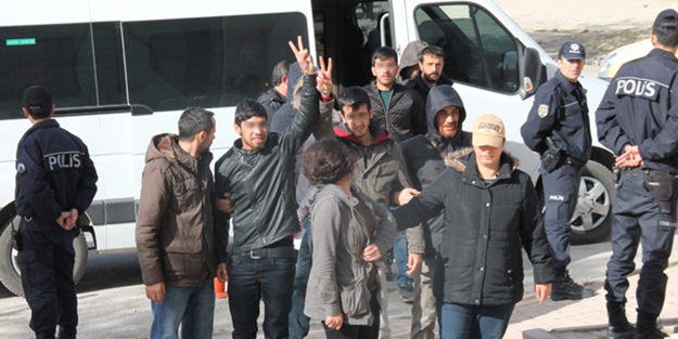 'İndir o elini hayvan herif'