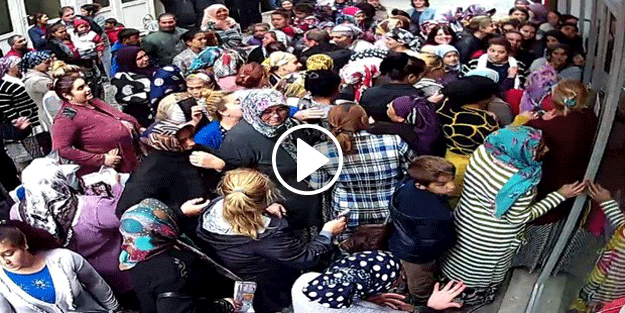 İndirimi duyan geldi, izdiham oluştu