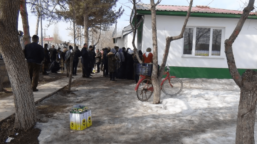 İndirimi duyan koştu! 5 litrelik yağ bakın kaça satıldı?