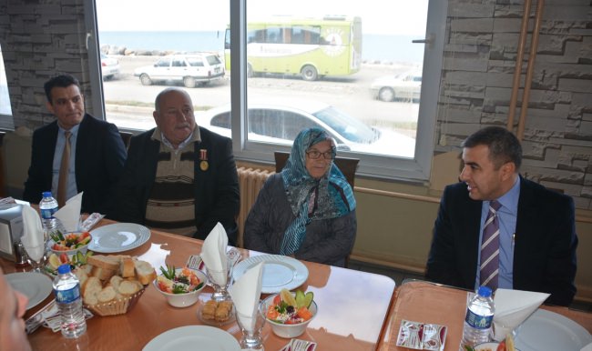 İnebolu Kaymakamı Atasor, şehit aileleri ve gazilerle yemekte buluştu