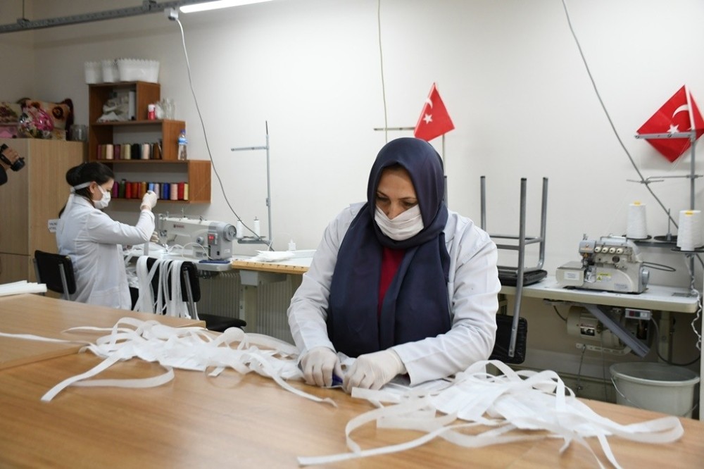 İnegöl Belediyesi 35 bin maske üretti 