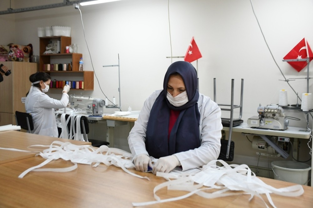İnegöl Belediyesi maske üretimine başladı 