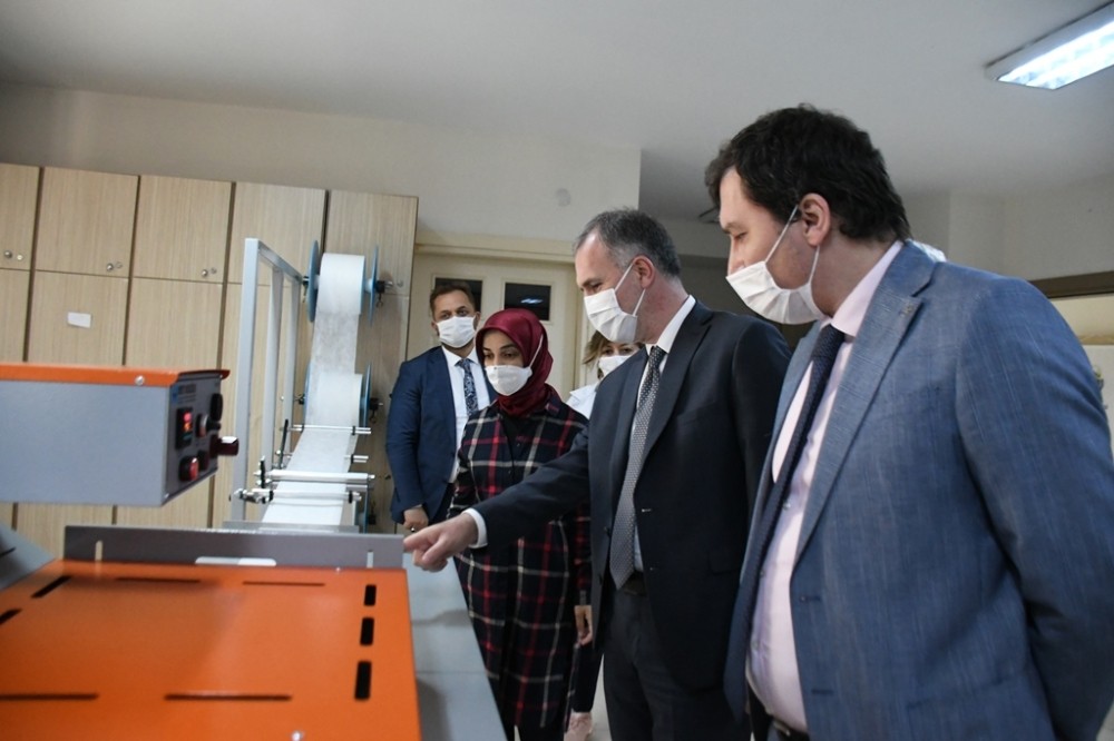 İnegöl Belediyesi ücretsiz maske temin noktaları oluşturdu 