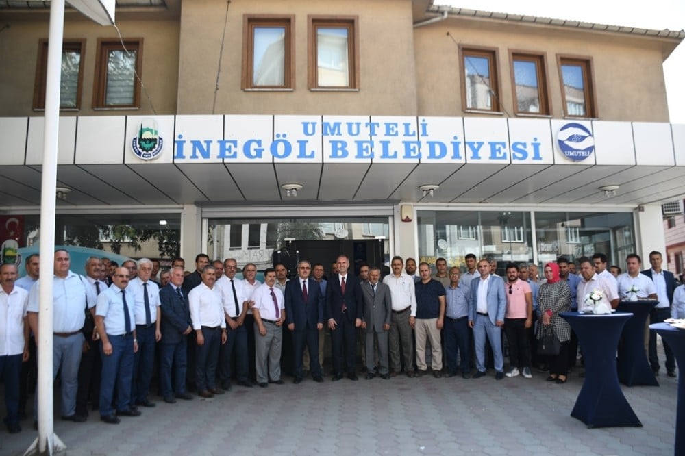 İnegöl Belediyesi’nden kırtasiye yardımı 