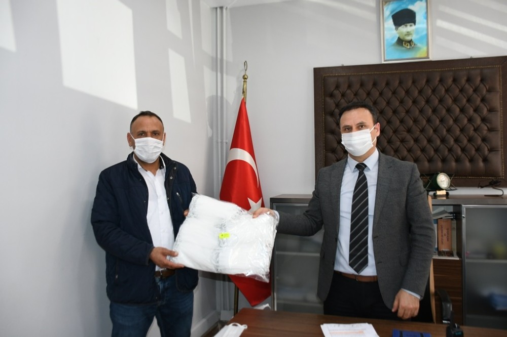 İnegöl halk otobüslerinde maske dağıtımı başladı 