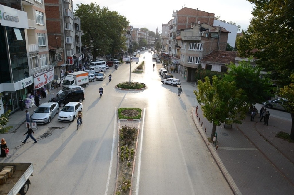 İnegöl kavşaklarındaki yenileme çalışmaları devam ediyor 