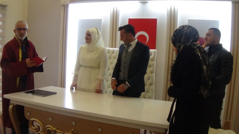 İnegöl’de düğünler ertelendi, nikahlara ise ayarlama getirildi 