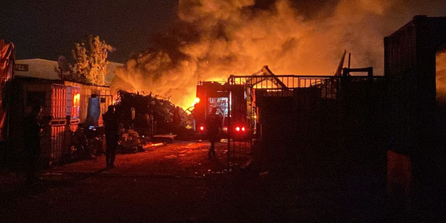 İnegöl'de geri dönüşüm tesisi alev alev yandı