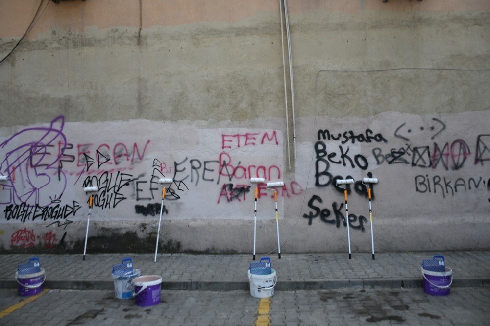 İnegöl’de grafiti temizliği 