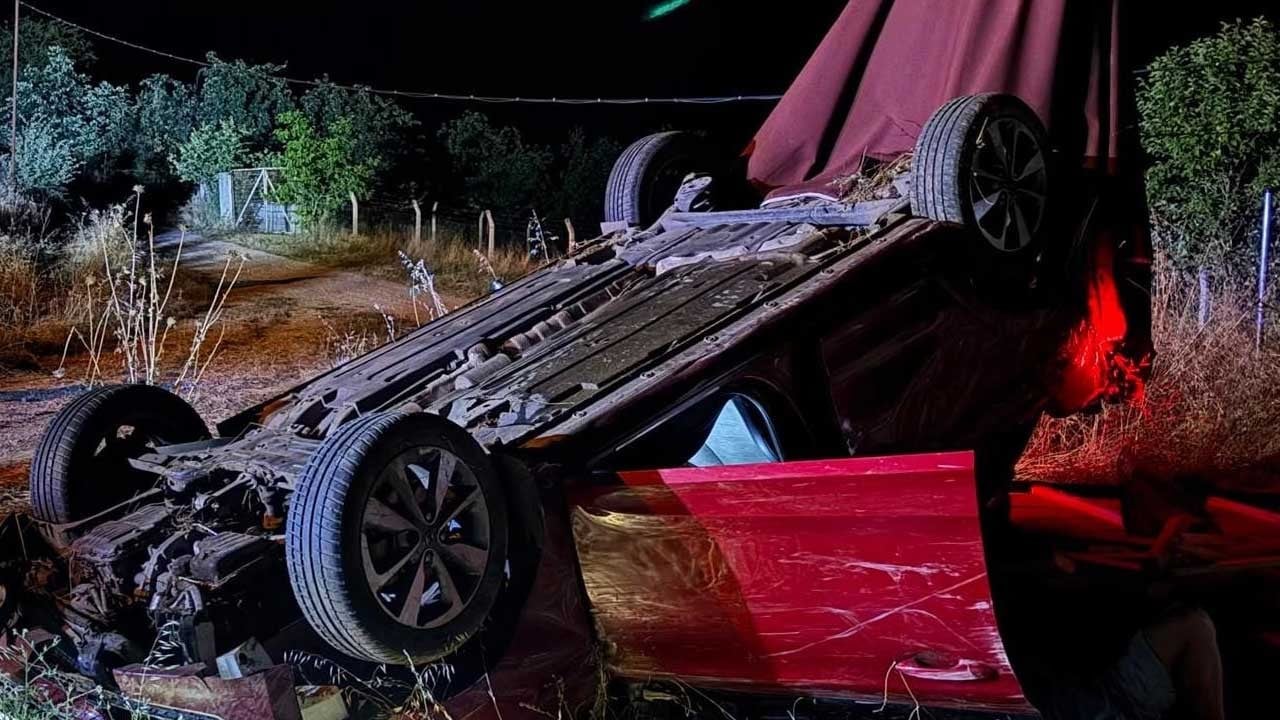 İnegöl’de virajı alamayan otomobil şarampole devrildi: 3 yaralı