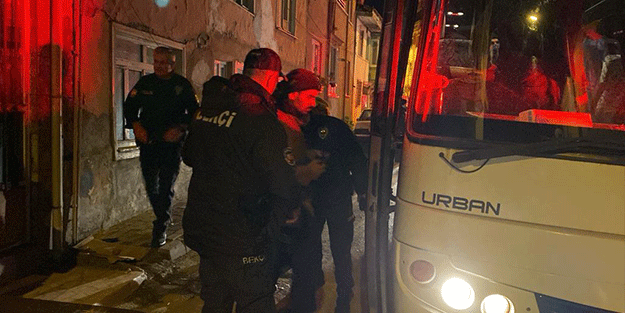 İnegöl'de yabancı uyruklu 31 kaçak göçmen yakalanıp, sınır dışı edildi