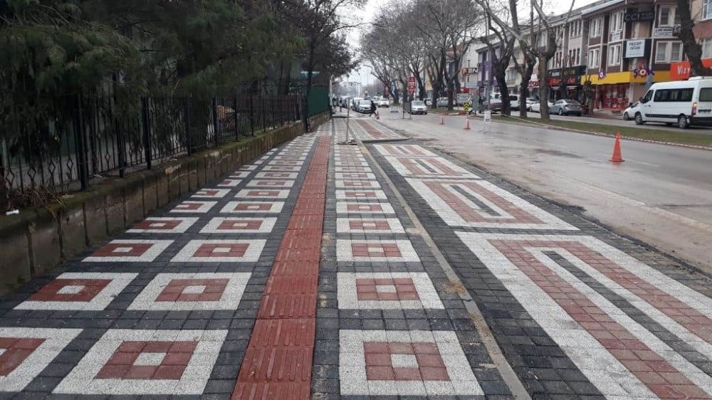 İnegöl’deki kaldırım ve otopark çalışması tamamalandı 
