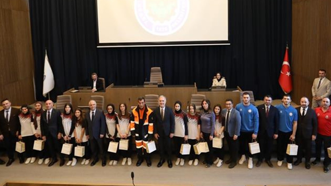 İnegöl’ü Gururlandıran İsimler Mecliste Ödüllendirildi