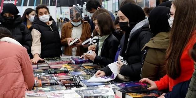 İnegöl’ün kitap şöleni başladı