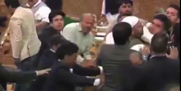 İnek eti yedi, mecliste dayak yedi VİDEO