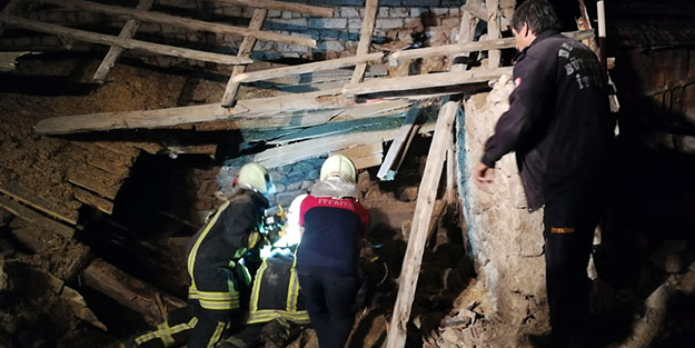 İnekleri kurtarmak isteyen itfaiye eri az daha canından oluyordu