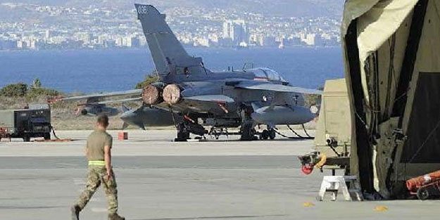 İngiliz askeri üssünde 2 personelde koronavirüs tespit edildi