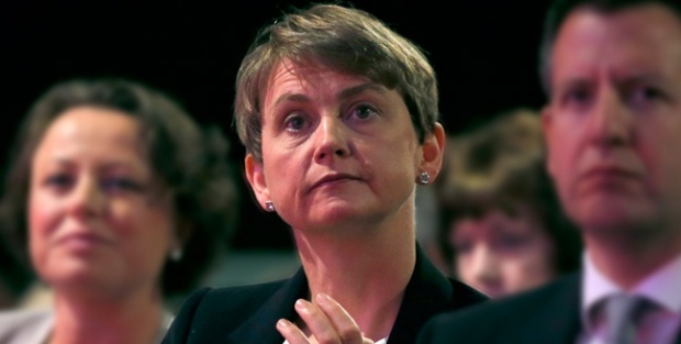 İngiliz Bakan Yvette Cooper'dan özeleştiri
