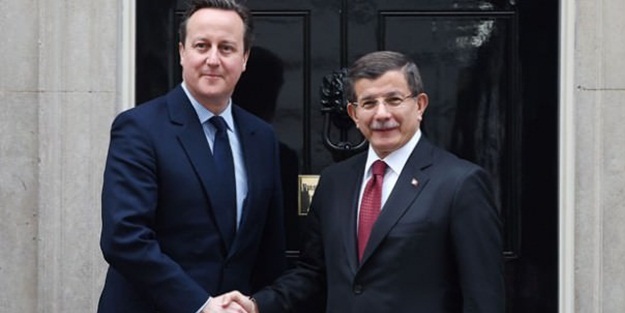 İngiliz Bakandan Başbakan Davutoğlu'na özür