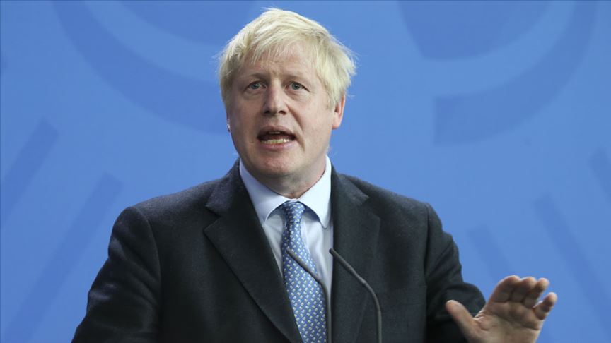 İngiliz Başbakan Boris Johnson televizyon programında eriyen buz blokuyla temsil edildi