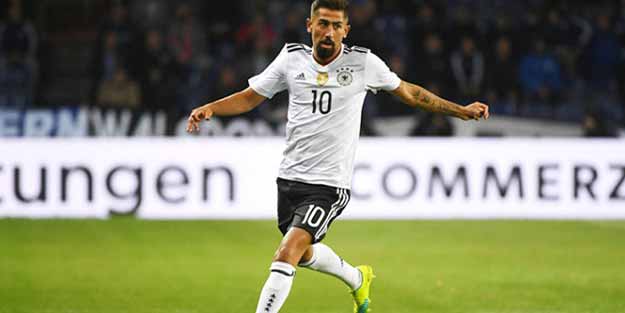 İngiliz devi Kerem Demirbay'a kancayı taktı