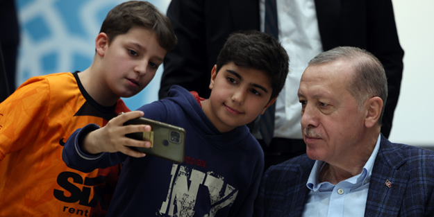 İngiliz Guardian'a genç seçmenden tokat gibi cevap! 'Erdoğan bizim için baba figürü gibi'