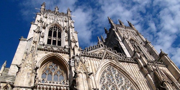 İngiliz Kilisesinden 'koronavirüs aşısı' suçlaması