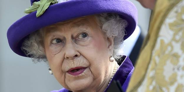 İngiliz kraliçesinin bulunduğu kaleye girerken yakalandı! Üzerinden silah çıktı