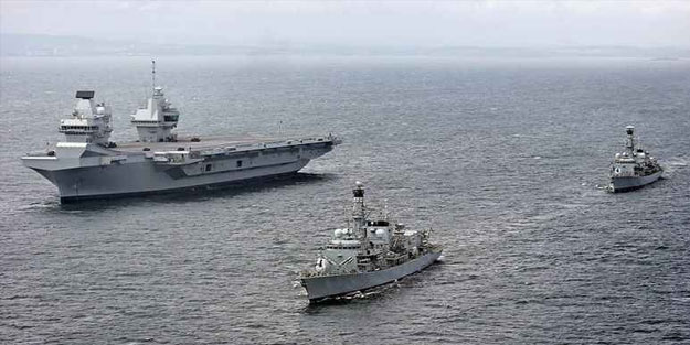 İngiliz Kraliyet Donanması Güney Kıbrıs açıklarında