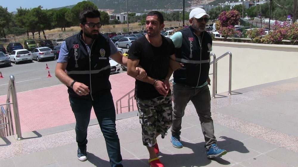 İngiliz sevgilisini bıçaklayıp, cezaevinden kaçan firariye polisten nefes kesen operasyon 