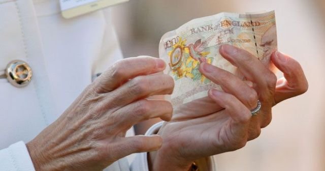 İngiliz sterlini 30 yılın dibinde