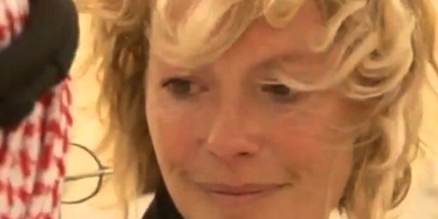 Ezanı dinleyen İngiliz sunucu gözyaşlarına boğuldu! (VİDEO)