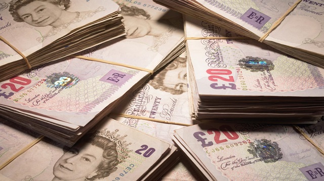 İngiltere AB çalışanları için bin sterlin isteyecek