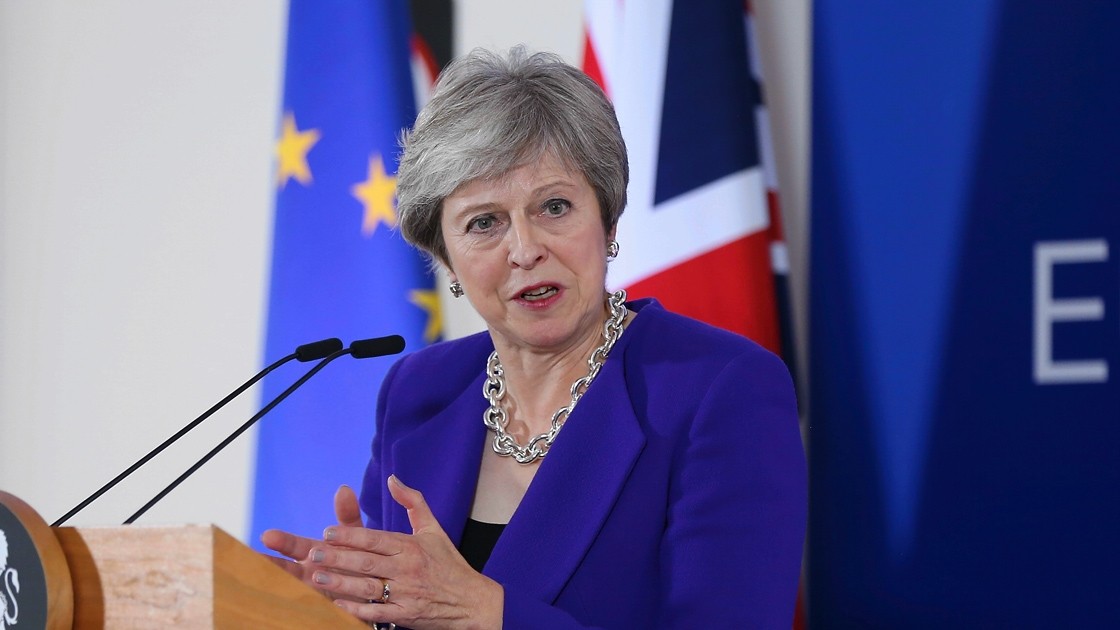 İngiltere'de Brexit oylaması ertelendi