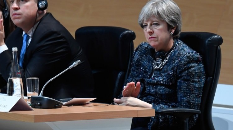 İngiltere Başbakanı'na kendi partisinden ağır darbe