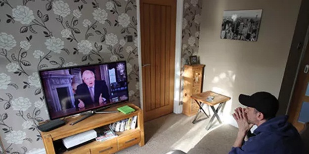 İngiltere ekrana kilitlendi! Boris Johnson'dan koronavirüs kararı