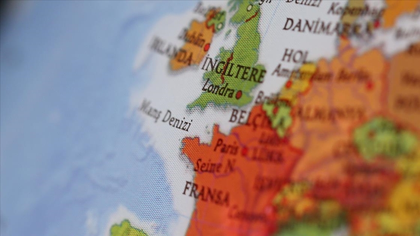 İngiltere, Fransa'yla yaşanan balıkçılık sorunu nedeniyle Jersey adasına iki donanma gemisi gönderdi