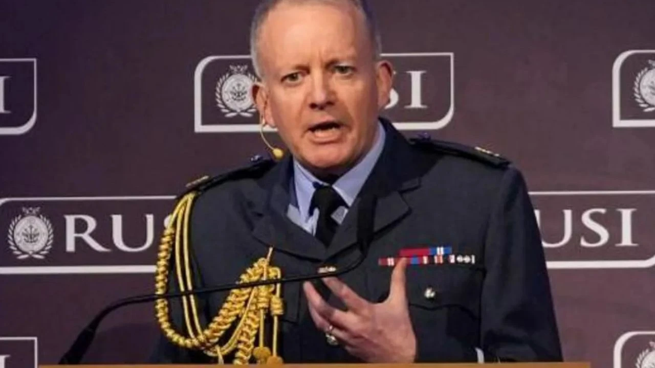 İngiltere Genelkurmay'ından açık çağrı: 'Halkı topyekûn savaşa hazırlamalıyız!'