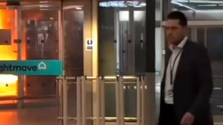 İngiltere Havalimanında yangın çıktı