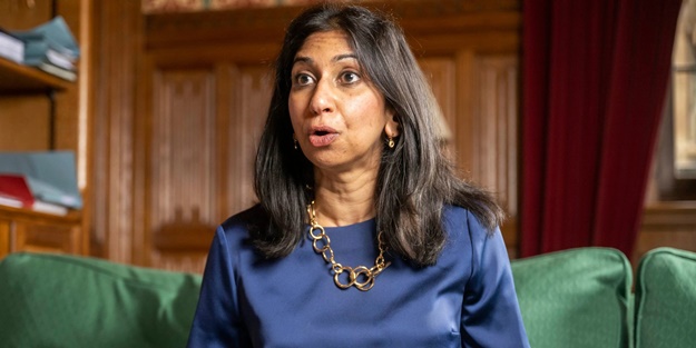 İngiltere İçişleri Bakanı istifa etti