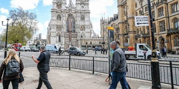 İngiltere koronavirüste zoru başardı