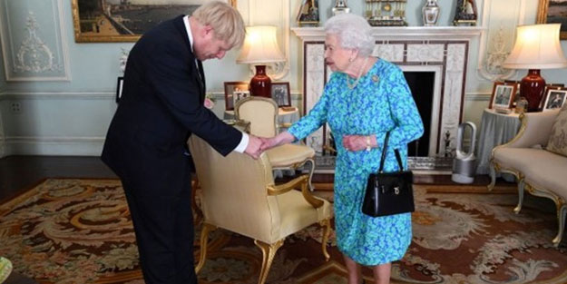 İngiltere Kraliçesi, Boris Johnson'a yetkiyi verdi